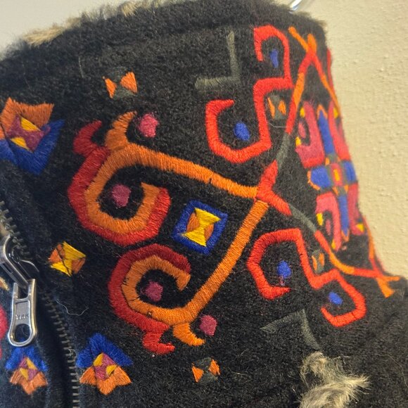 Icelandic Designs Wool Blend, Fur Reversible Vest w/ Embroidered Collar- M ? - Picture 5 of 13